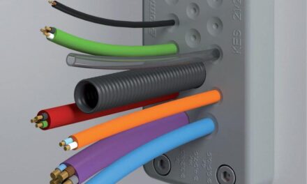 Kabeldurchführungsplatten ermöglichen schnelle Einführung nichtkonfektionierter Leitungen und Schläuche
