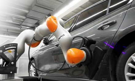 Sensitiver Roboter zur Fahrzeugendmontage