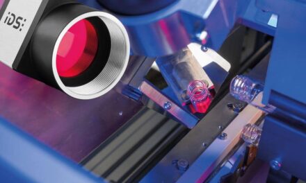 Intelligentes Mehrkamerasystem prüft Impfstoff-Flaschen