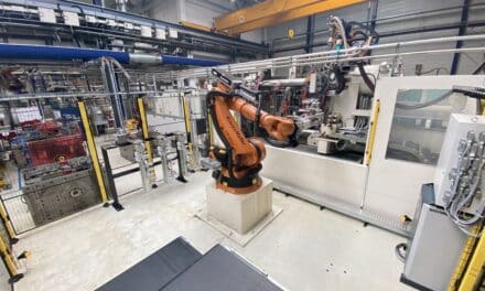 Radar macht Roboterzelle an Spritzgiessmaschine sicherer
