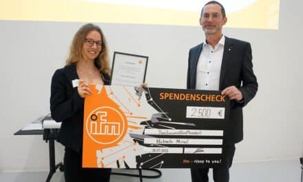 IFM verleiht Preis an Absolventin der DHBW Ravensburg