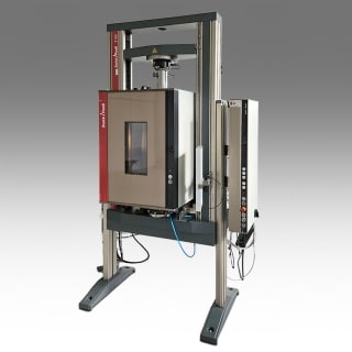 Universalprüfmaschine AllroundLine Z100 mit integrierter Temperierkammer für Zugversuche an Metallen bei tiefen Temperaturen